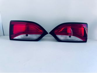 2017-2020 CHRYSLER PACIFICA VOYAGER LEFT & RIGHT INNER TAIL LIGHT HALOGEN OEM (396-97)