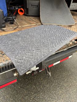 Durable Grey Geometric Pattern Entryway Mat