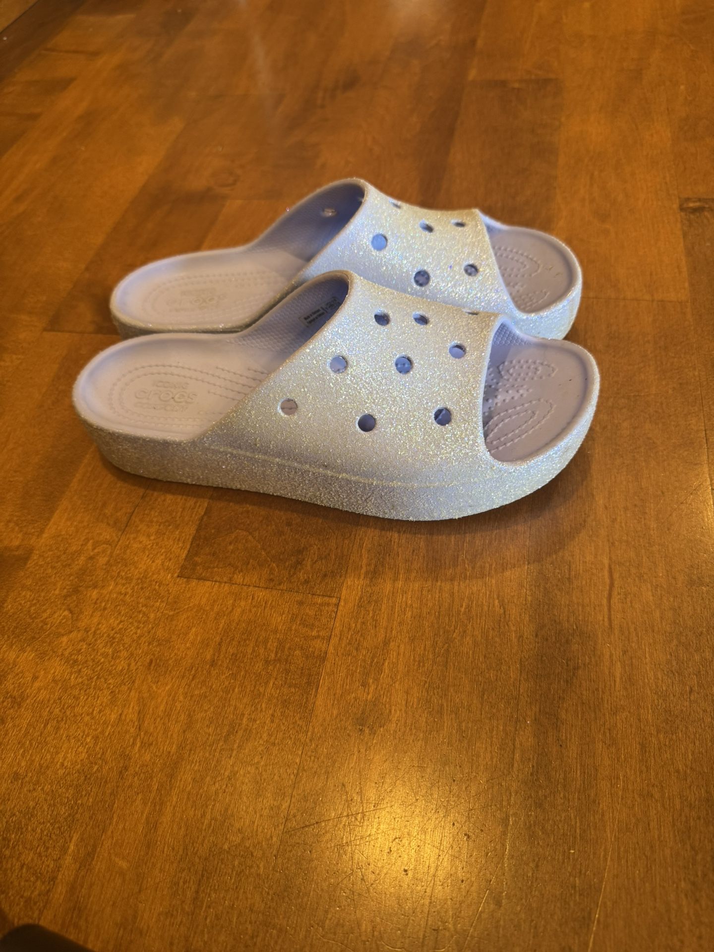 Woman’s Crocs Iconic Comfort Glitter Slides Shipping Available