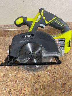 Ryobi ONE+ 18V Cordless 5 1/2 in. Circular Saw (Tool Only)