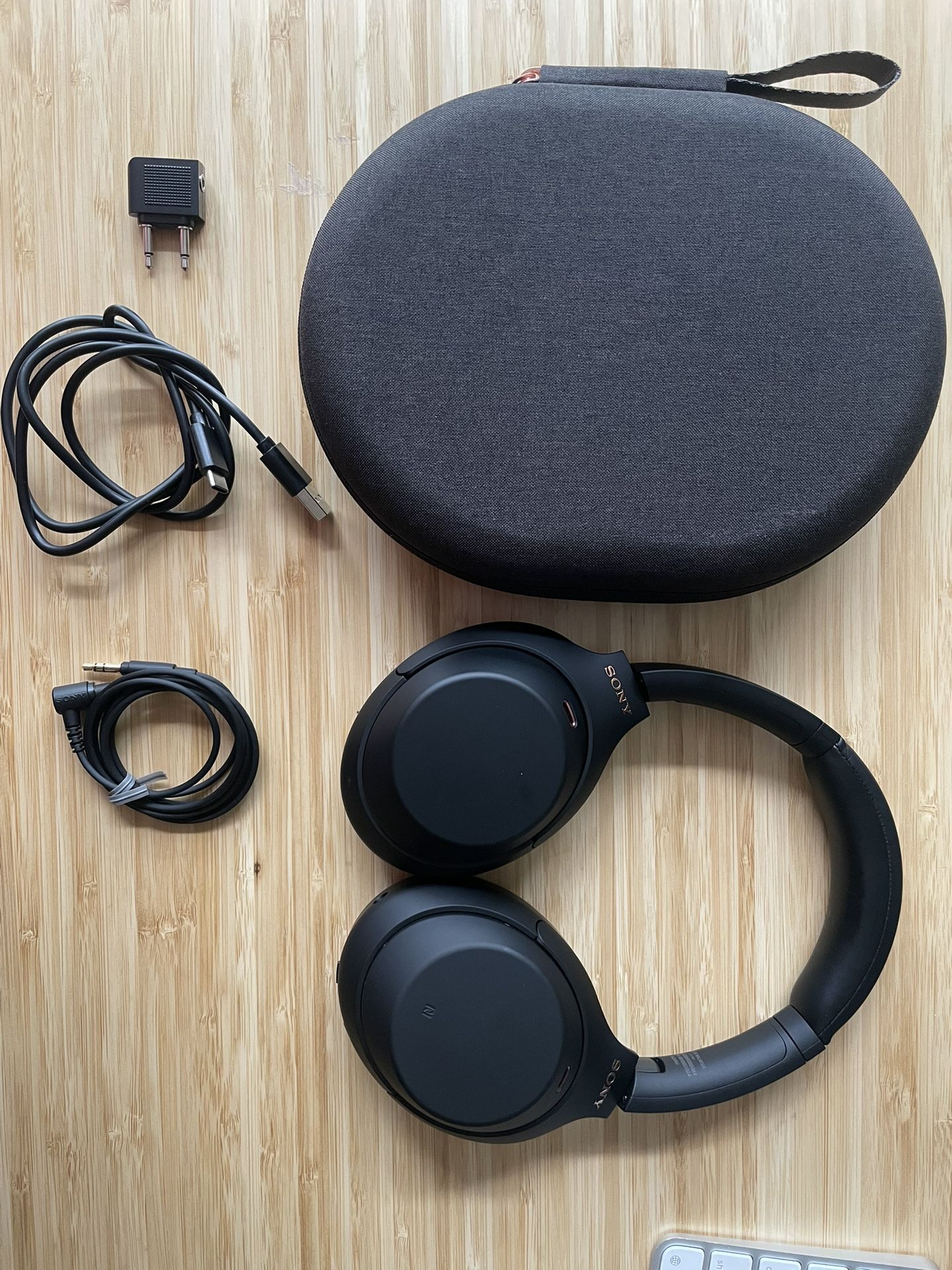 Sony - WH1000XM4 Wireless Noise-Cancelling Over-the-Ear Headphones - Black