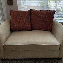 Very Good Condition Love Seat 
