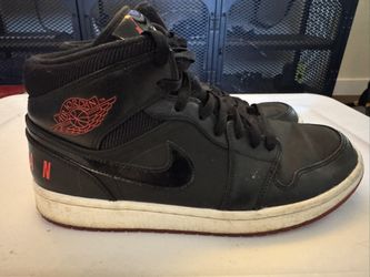 Jordan 1 Mid Black University Red (2018)