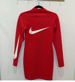 Women’s NIKE Sportswear Valentines Day Long Sleeve Heart Dress