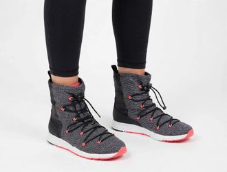 Women Size 8. Under Armour sneakers like new .