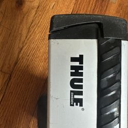 Thule AeroBlade ARB47 + 460R Podium Feet (Complete Roof Rack Set)