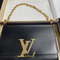 Louis Vuitton Chain Louise Clutch Leather Bag