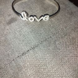 Bracelet. $4