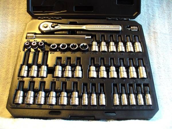 NEW($45 FIRM) 42 pc. 1/4 & 3/8-inch Drive Bit and Torx Bit Wrench Set