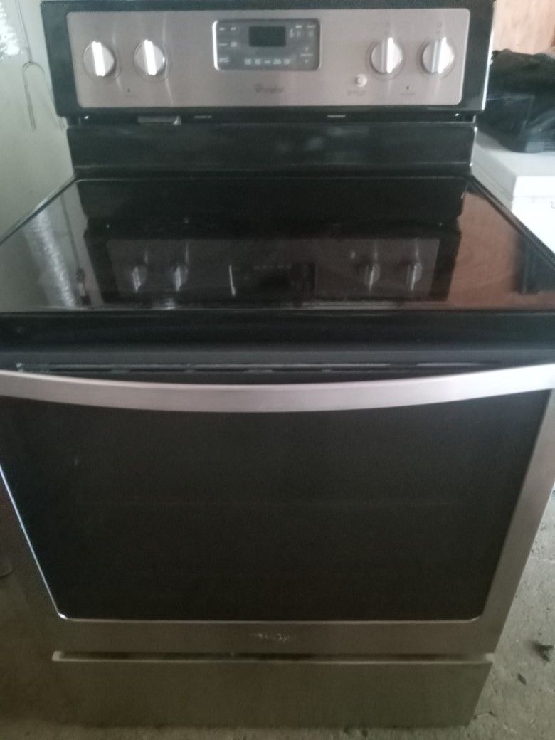 Black and stainless glasstop electric stove with warranty 