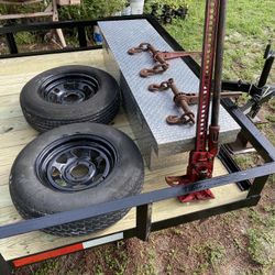 Trailer for sale need to go ASAP moving cannot go with it. Can someone pick it up today? 2800 OBO come with cash it’s yours. has to be picked up today