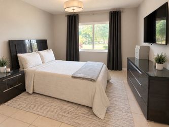 Full Size Bedroom Set – Bed Frame, Nightstand & Dresser – Used