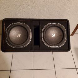 12s Kicker Comp Q w Kicker Enclosure for Sale in San Diego CA