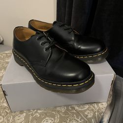 Authentic Dr. Martens Black Smooth Leather Oxford Shoes—Women’s Size 8 