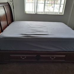 Queen Size Bed 6 Drawers Storage 600 Or Best Offer 