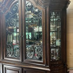 Thomasville Dinning Furniture With China Cabinet, Diner Cabinet