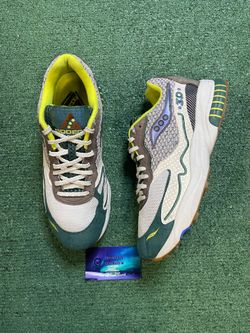 Saucony 3D hurricane grid bodega size 10men/11.5women
