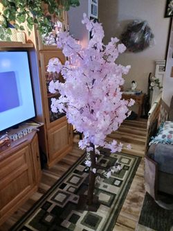 Beautiful PINK home decor tree, 5 1/2 foot tall ... excellent Condition.