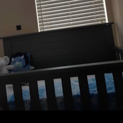 Baby crib comes with mattresses