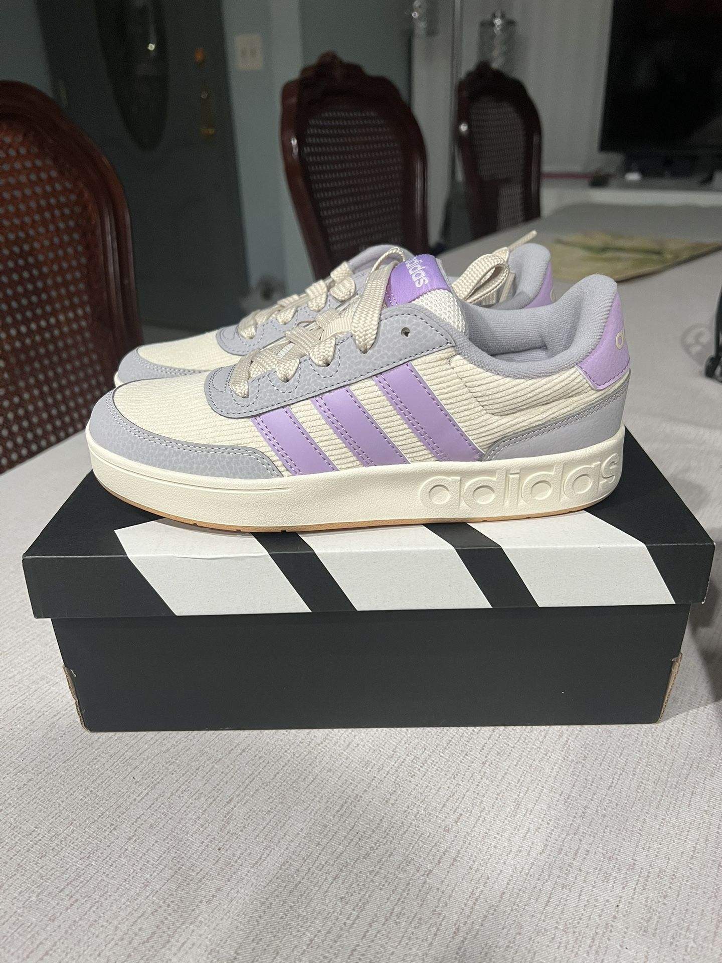 Adidas Women Size 4 BreakBase J