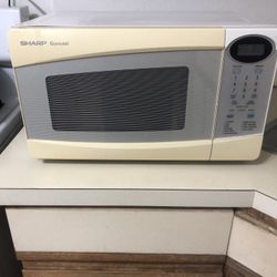 Very Good Condition Sharp Microwave 
