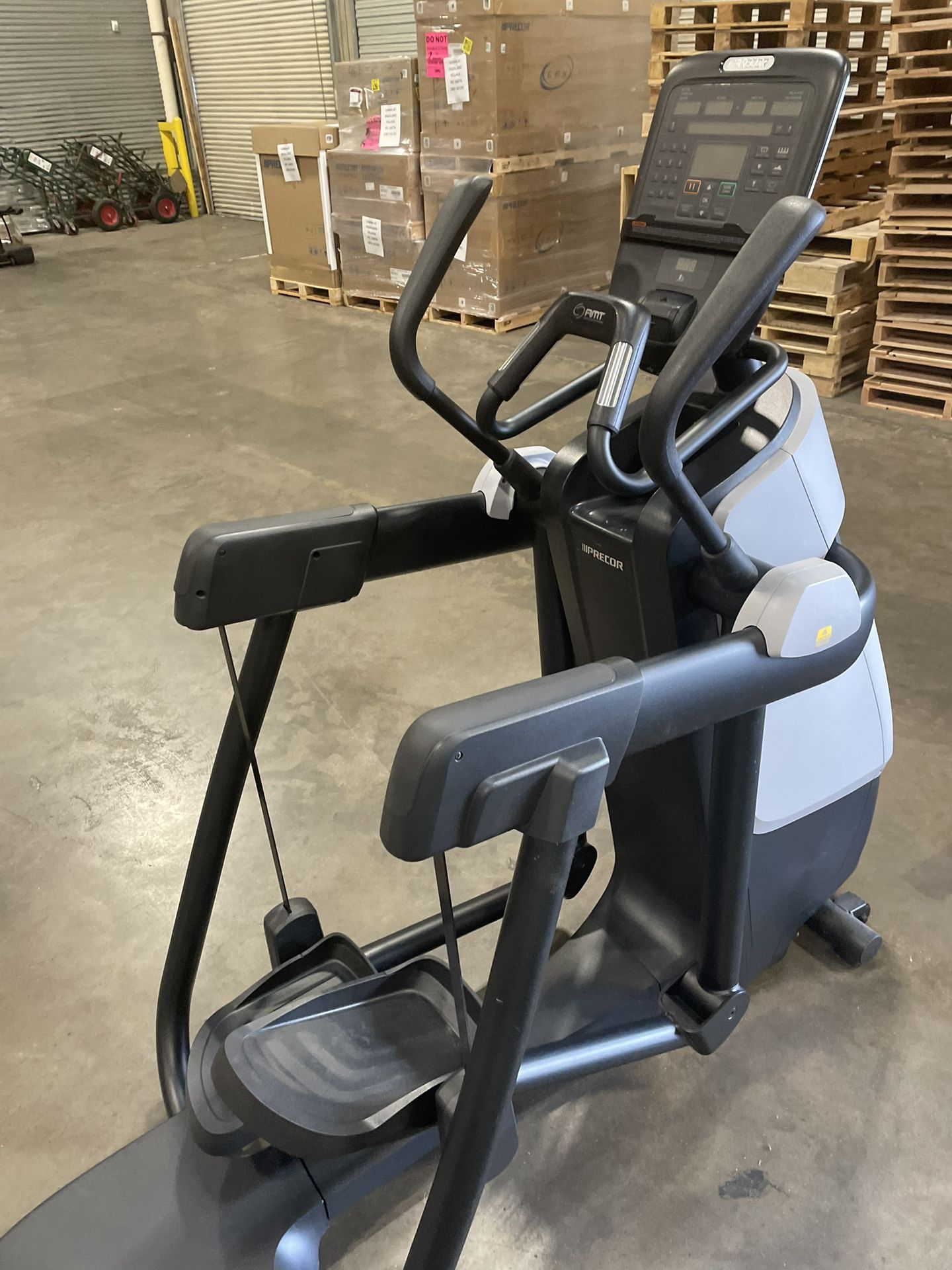 Like New Precor AMT Adaptive Motion Trainer