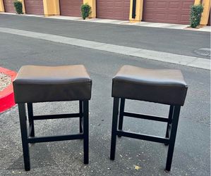 2  bar stools