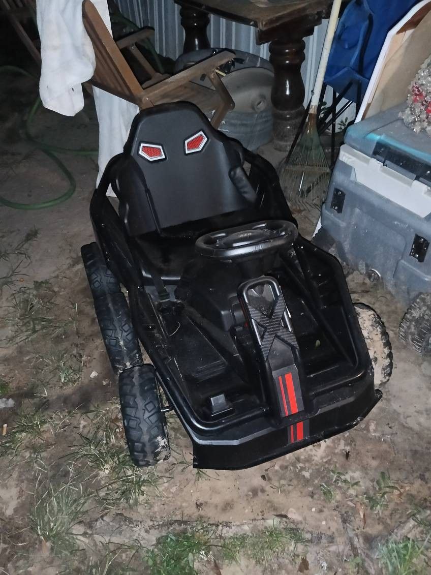 24 Volt Electric Car  6 Wheels 4WD
