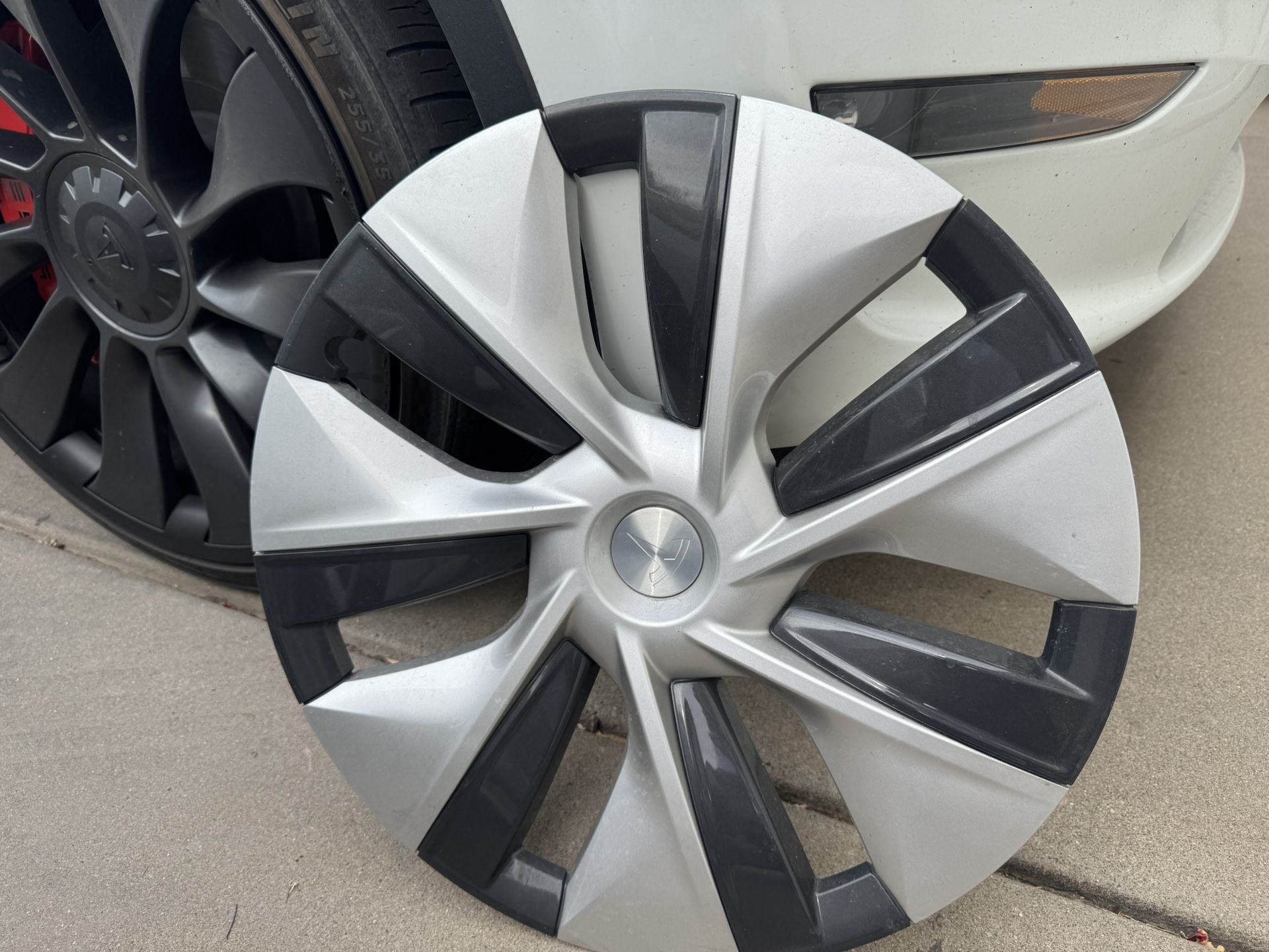 Tesla Y 19 Wheel Hubcaps . I Have ONLY 2