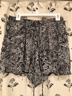 Torrid flowy Floral paisley shorts torrid size 00