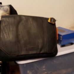 ANDREW MARC MESSENGER BAG