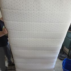 TWIN MATTRESS LIKE NEW ALWAYS COVERED 