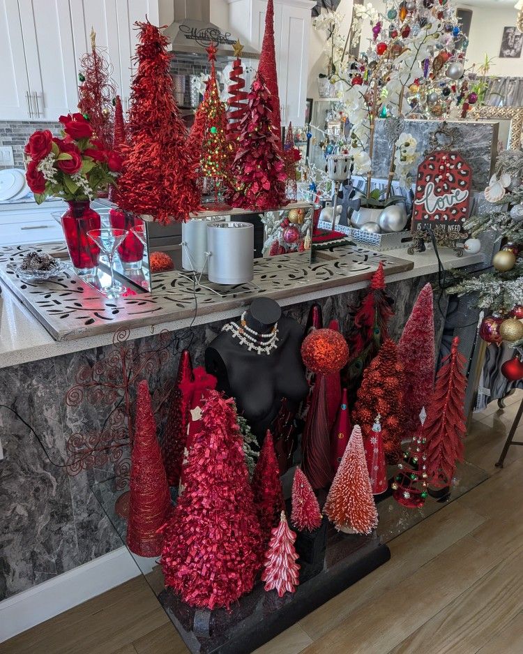 Stunning 33 Red Christmas Trees Made Of Glass/Metal/Fabric And More.