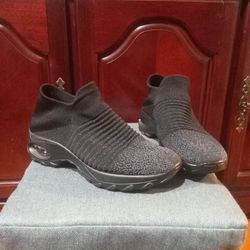 STQ Size 9 Ladies Sneakers