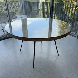 Oly Dining Table