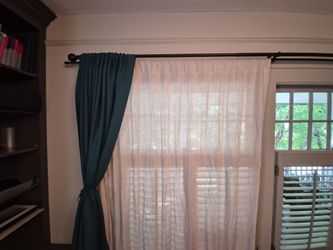 Double telescope curtain rod, NEW, 36-72''