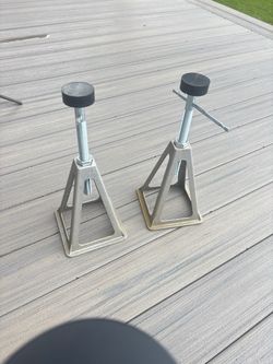 Trailer stand supports