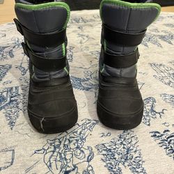 Kids Size 2 Snow/winter Boots