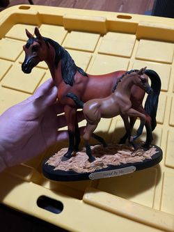 The Trail of Painted Ponies "Stand By Me" Horse Figurine resin 1e/0857