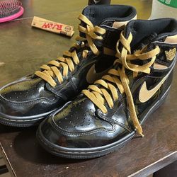 2020 Air Jordan 1 Retro High tops black metallic gold colorway 