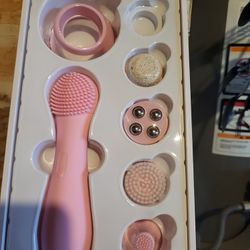 Facial Cleansing Brush