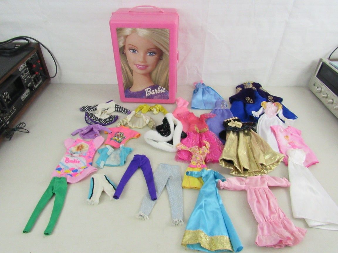 Vintage Barbie 2001 Tara Organizer Storage Case & Lot Of Clothing