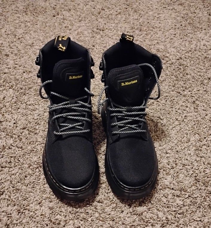 DOC MARTENS SIZE 7 MEN