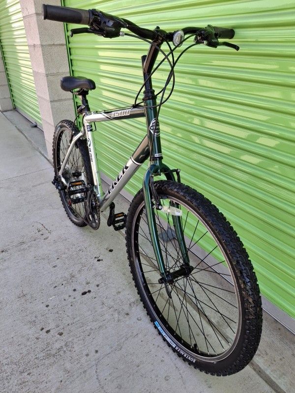 TREK HYBRID 21 SPEEDS TIRE 26 SIZE M