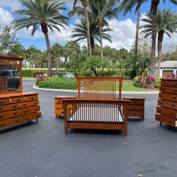 BEAUTIFUL SET QUEEN REAL WOOD W BOX SPRING / DRESSER W MIRROR / CHEST & TWO NIGHTSTAND - BY VIETINAM FURNITURE - PERFECT CONDITION - Delivery Availabl