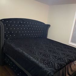 Bedroom Set Bed/dresser/mirror