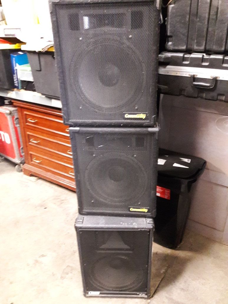 Community csx25-s2 y un crate los 3 son de 12 pulgadas $199 los 3