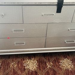 Dresser With 7 Drawers