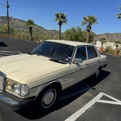 1982/Mercedes - Benz  240D