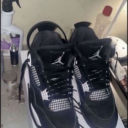 Air Jordan 4 White Thunders 